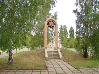 Памятный знак «Арка Победы» в Краснодоне